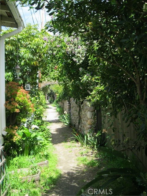 Foto del edificio - 1223 Laguna Canyon Rd