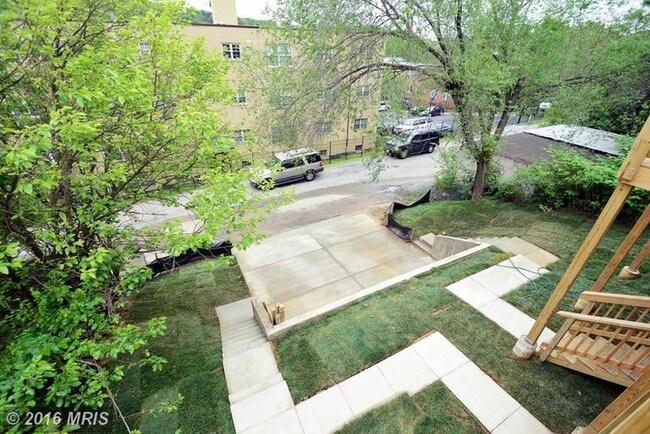 parking space - 4257 Brooks St NE