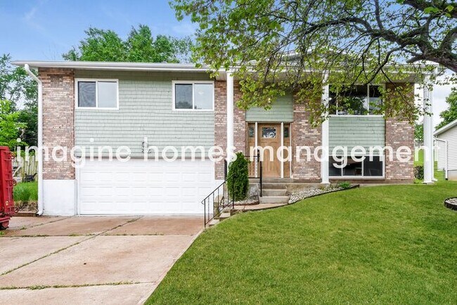 Foto del edificio - Recently Updated Split-Level Home in Arnold