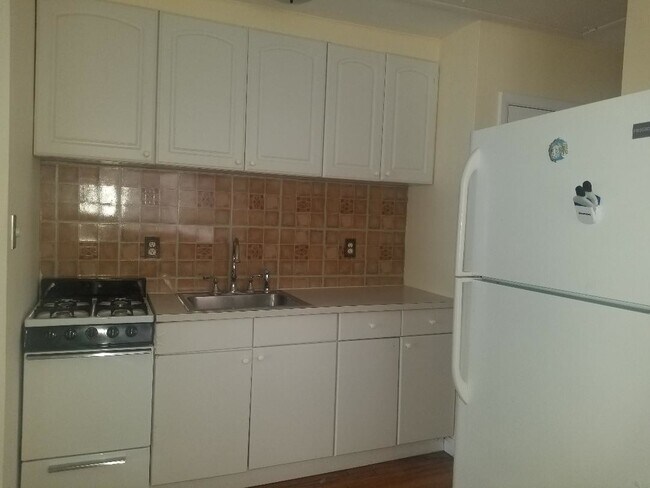 Foto del edificio - 625 E Broadway