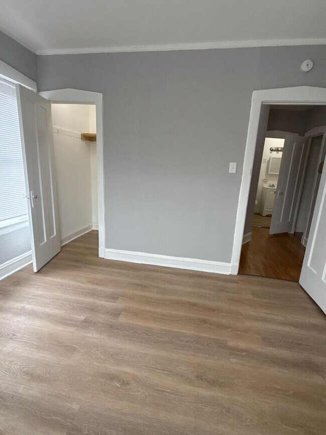 Foto del edificio - 2 BEDROOM 1 BATHROOM