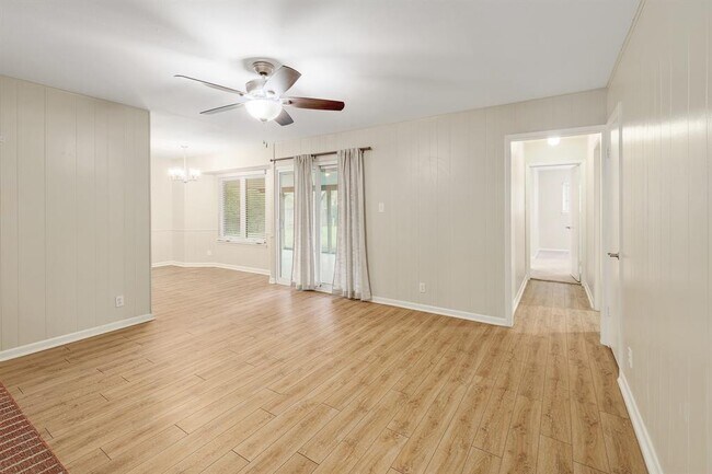 Foto del edificio - 8609 Melshire Dr