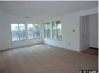 Living Room - 992 Round House Ln