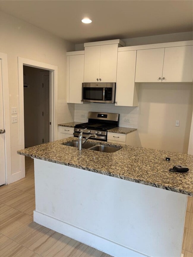 Building Photo - 573 White Steppe Way