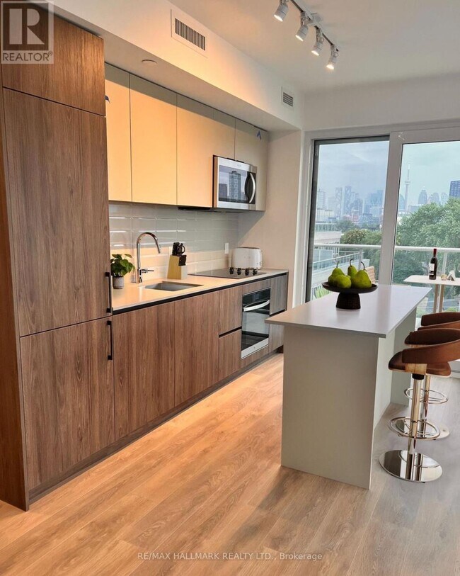 Photo du bâtiment - 150 Logan Ave