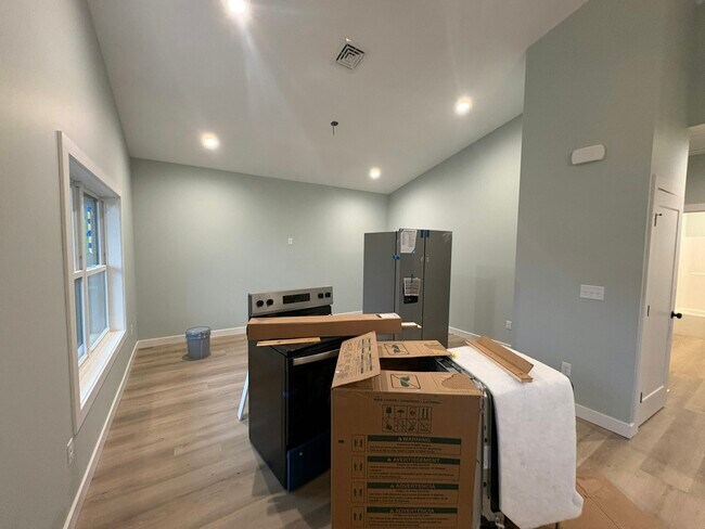 Building Photo - 708 Harrison Ave