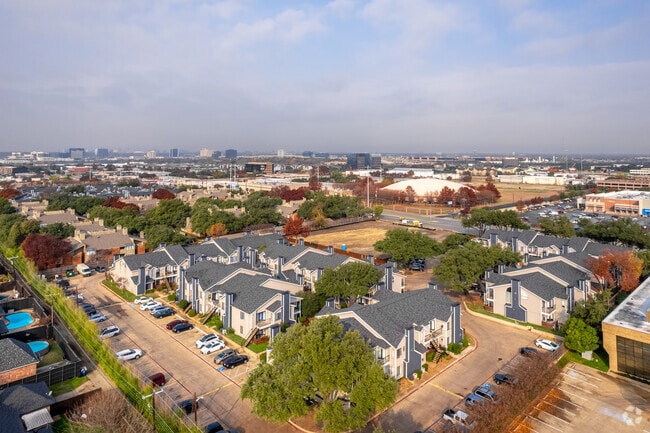 Foto aérea - Woodside At Lake Highlands Apartment Homes