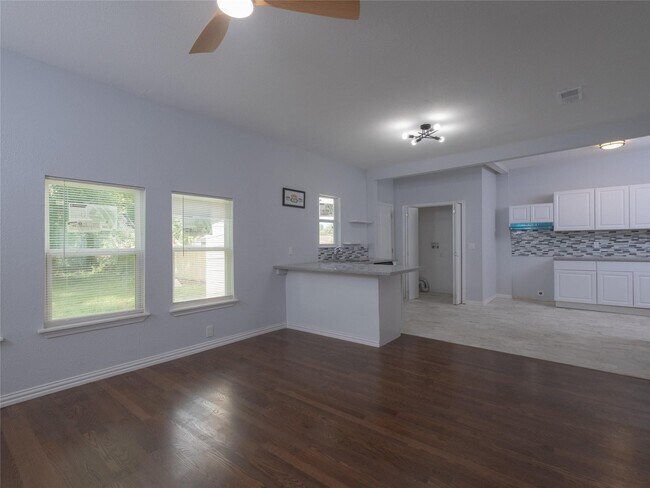 Foto del edificio - 2703 Areba St