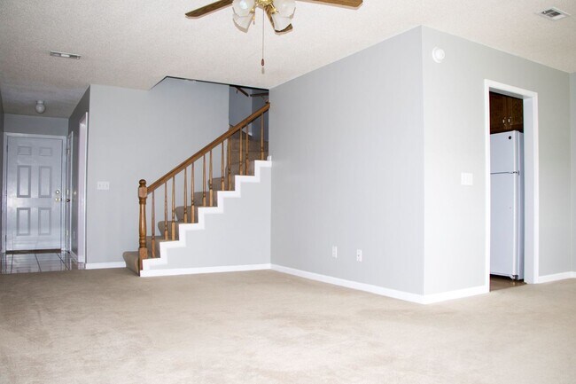 Building Photo - Quail Hollow