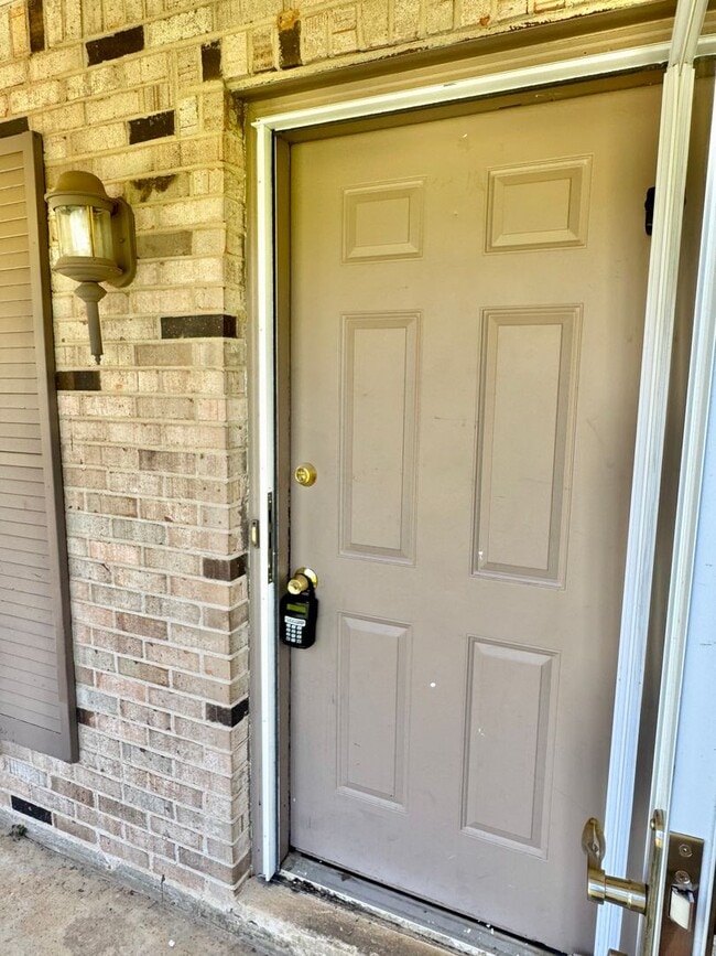 Building Photo - Modern 3-Bedroom Beauty