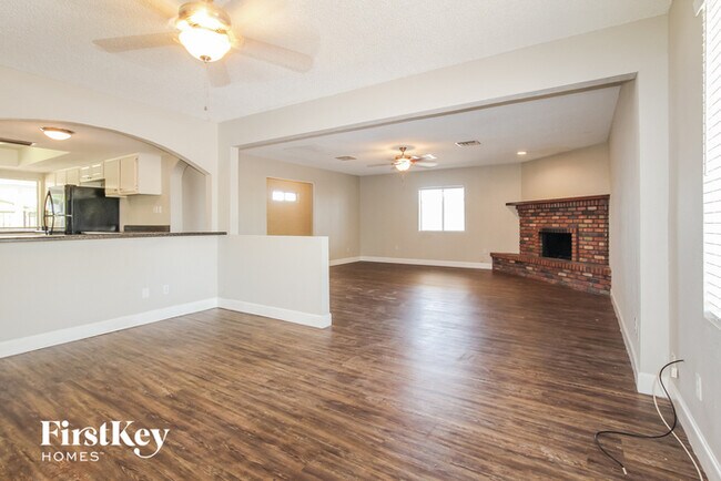 Foto del edificio - 4643 W Mountain View Rd