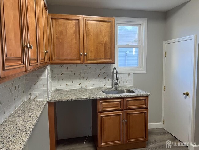 Foto del edificio - 104 W High St