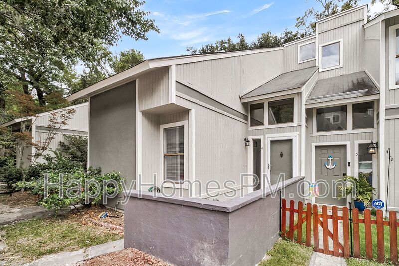 Primary Photo - 2769 Jobee Dr