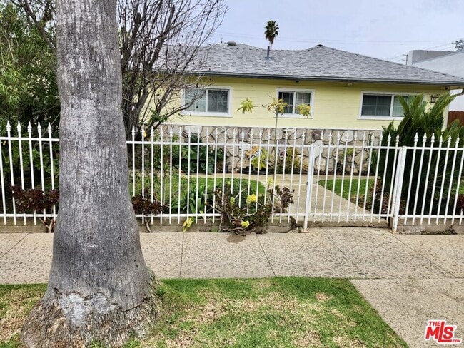 Foto del edificio - 947 Victoria Ave