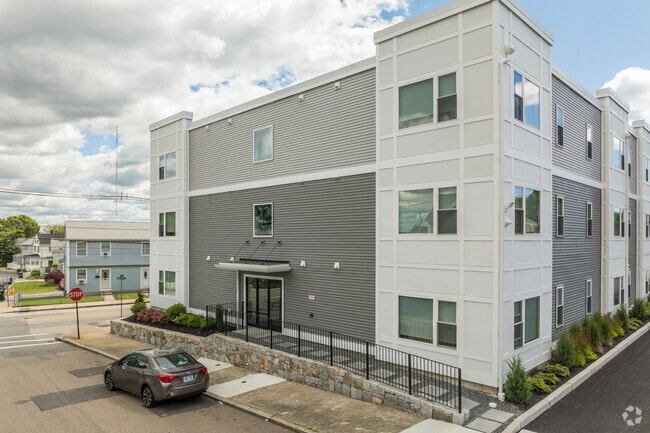 View Ivy Steet - 135 - 153 Waterman Ave