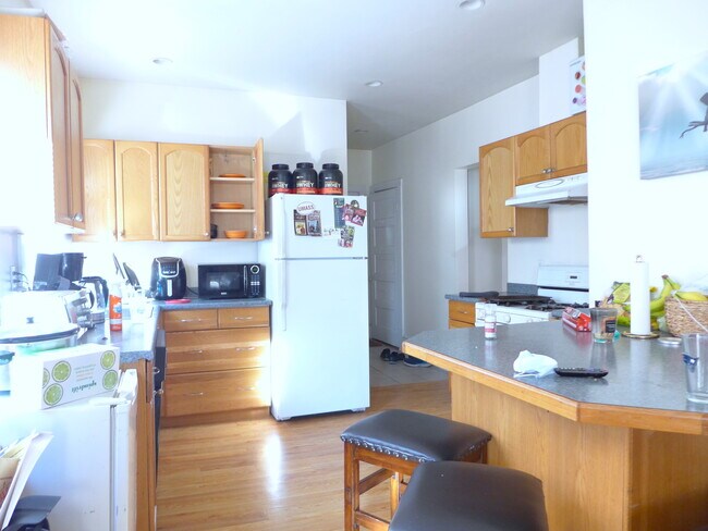 Foto del edificio - 327 Faneuil St