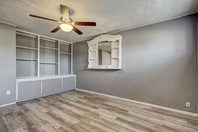 Building Photo - 3 bed, 1.5 bath Home in Yukon, OK