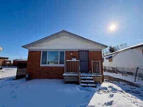 Building Photo - 1931 Pilgrim St