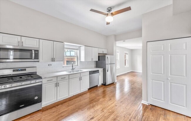 Foto del edificio - 2522 W Cortland St