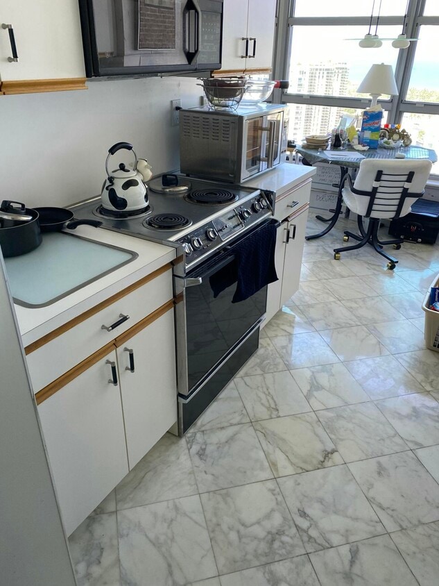 Foto del edificio - 3500 Mystic Pointe Dr