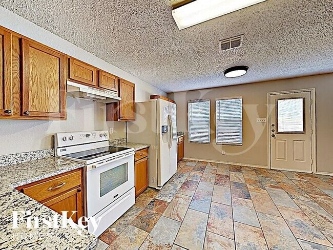 Building Photo - 1821 Spinnaker Way