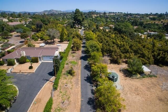 Building Photo - 777 Knoll Park Ln