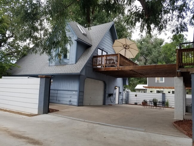 Building Photo - 117 3rd St