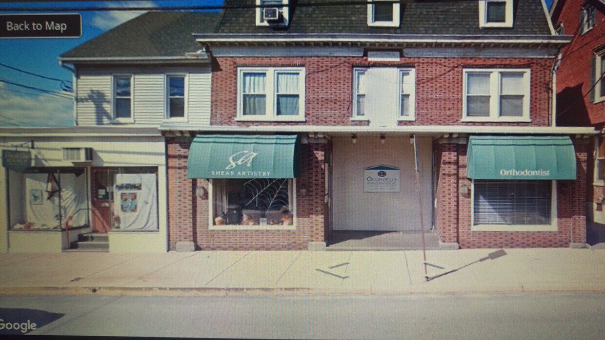 Building Photo - 107 E Main St