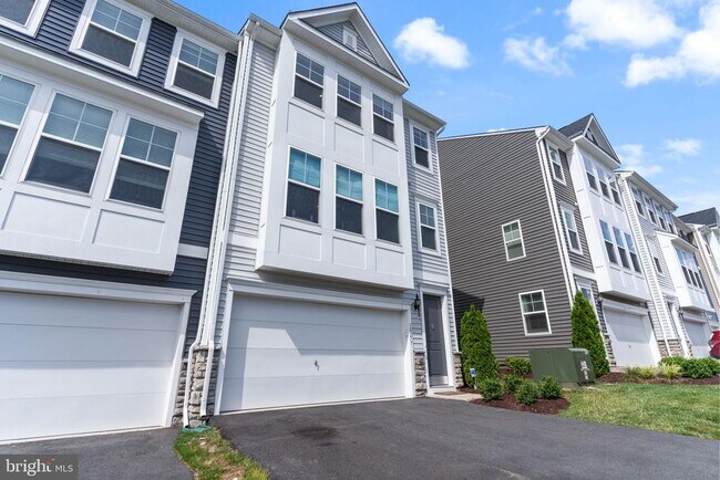 Building Photo - 18277 Summit Pointe Dr