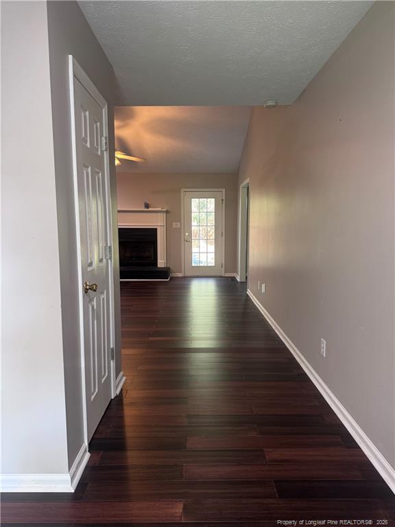 Foto del edificio - 3028 Coachway Dr