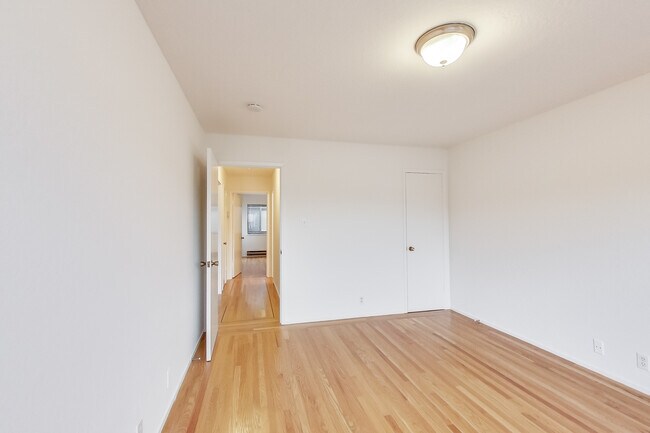 Building Photo - 2038 Divisadero St