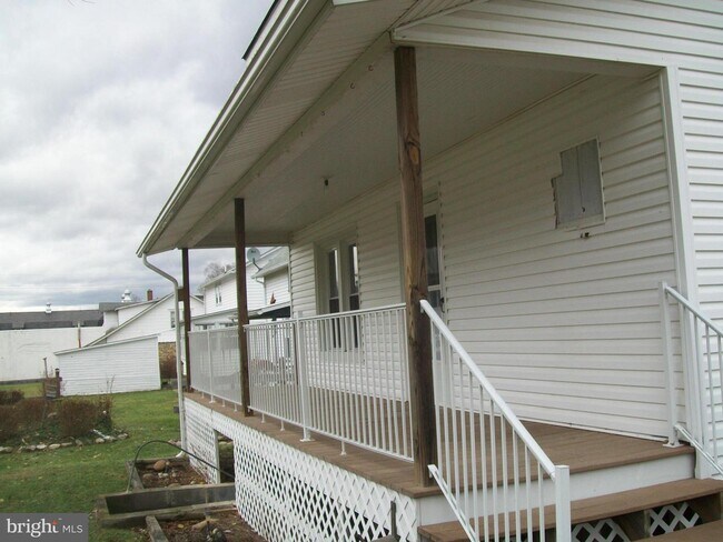 Building Photo - 441 N Bolton St