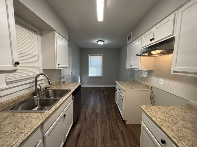 Building Photo - 2073 Gayle Ave