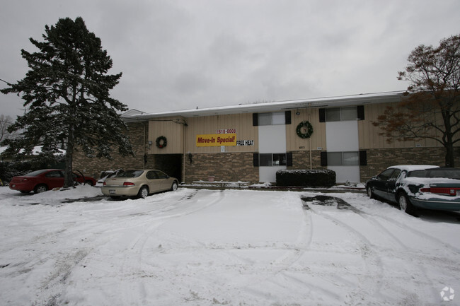 Building Photo - 1093 Sheridan Rd