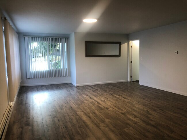 Foto del edificio - 1265 NE Hillside Dr