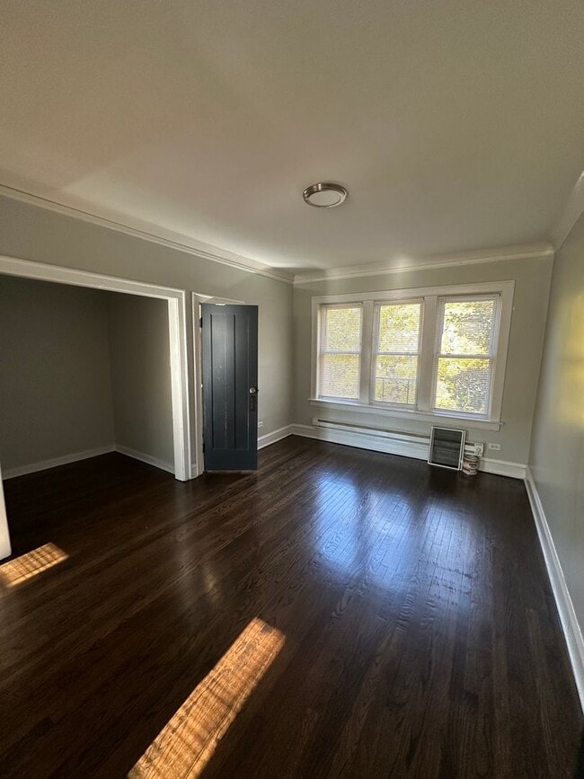 Foto del edificio - Cozy 1-Bedroom Apartment with Office Nook ...