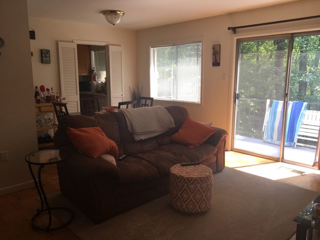 Soleado y espacioso - 10631 Weymouth St