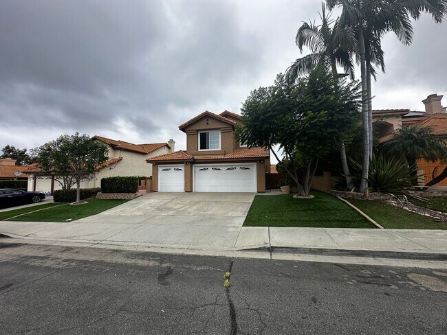 Foto del edificio - Santa Fe Hills 4 Bedroom Home