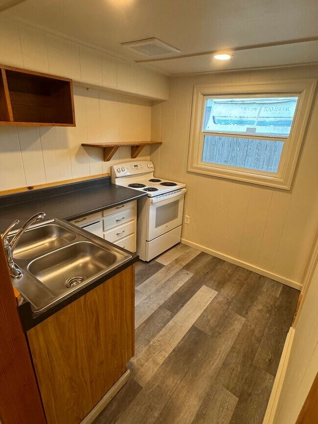 Foto del edificio - 2 Bedroom Apartment in Camellia Park