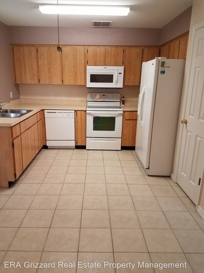 Foto del edificio - 2315 Greenleaf Dr