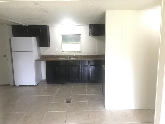 Building Photo - 8018 Tarling Ave