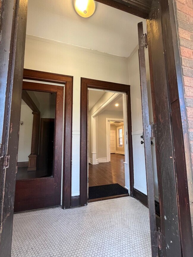 Foto del edificio - 1702-1704 Bryden Rd