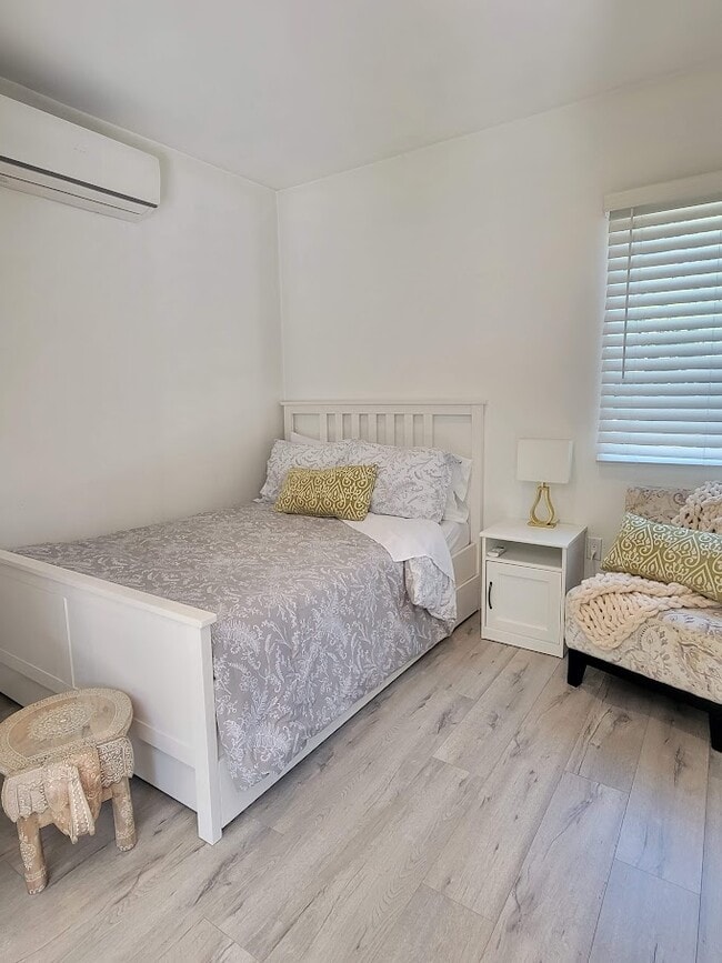 Building Photo - 3332 Cricklewood St