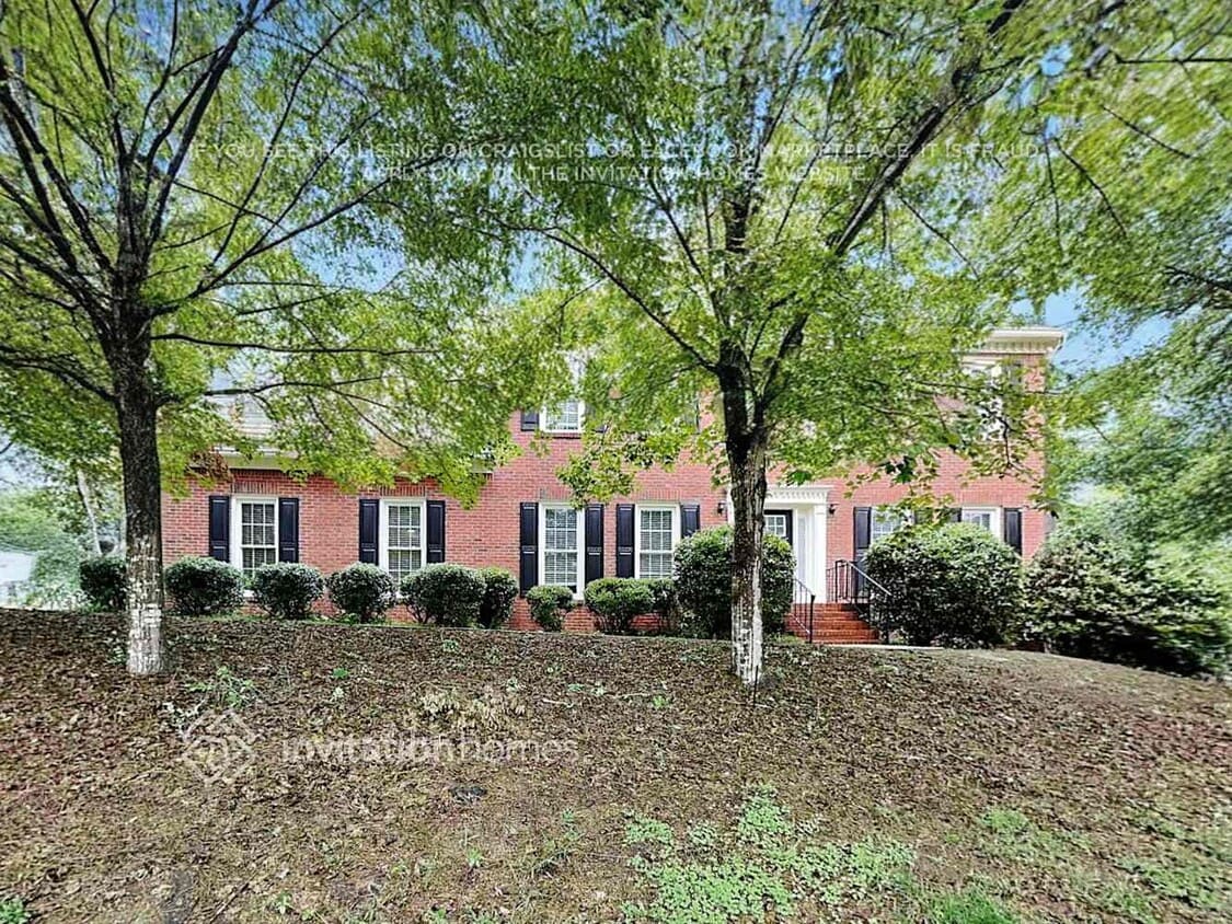 Primary Photo - 1670 Windcrest Dr SW