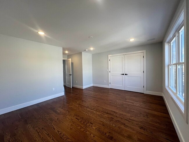 Building Photo - 48 Tuttle St