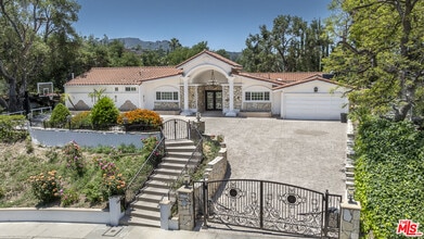 Building Photo - 16379 Meadow Ridge Rd W