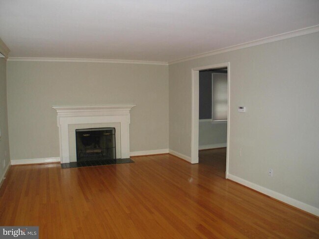 Building Photo - 5707 Cromwell Dr
