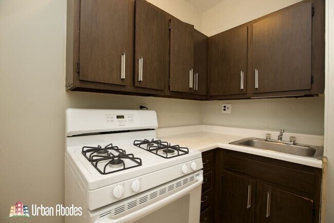 Foto del edificio - 3713 N Pine Grove Ave