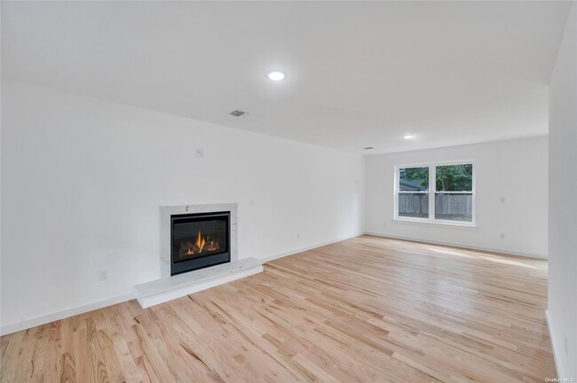Foto del edificio - 34 Huyler Rd