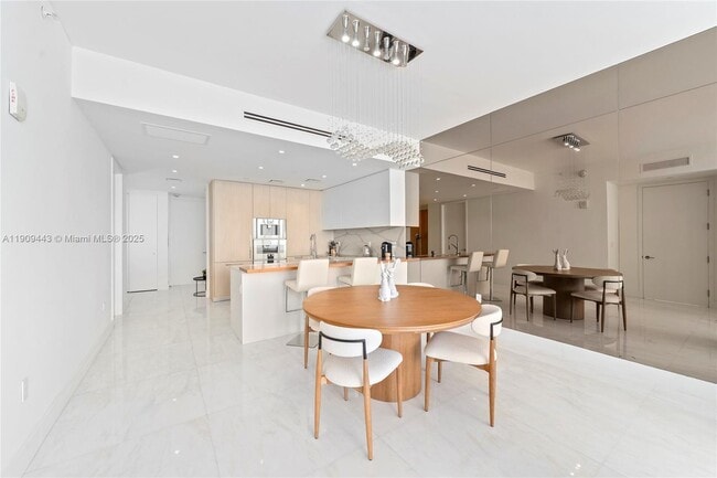 Foto del edificio - 15701 Collins Ave